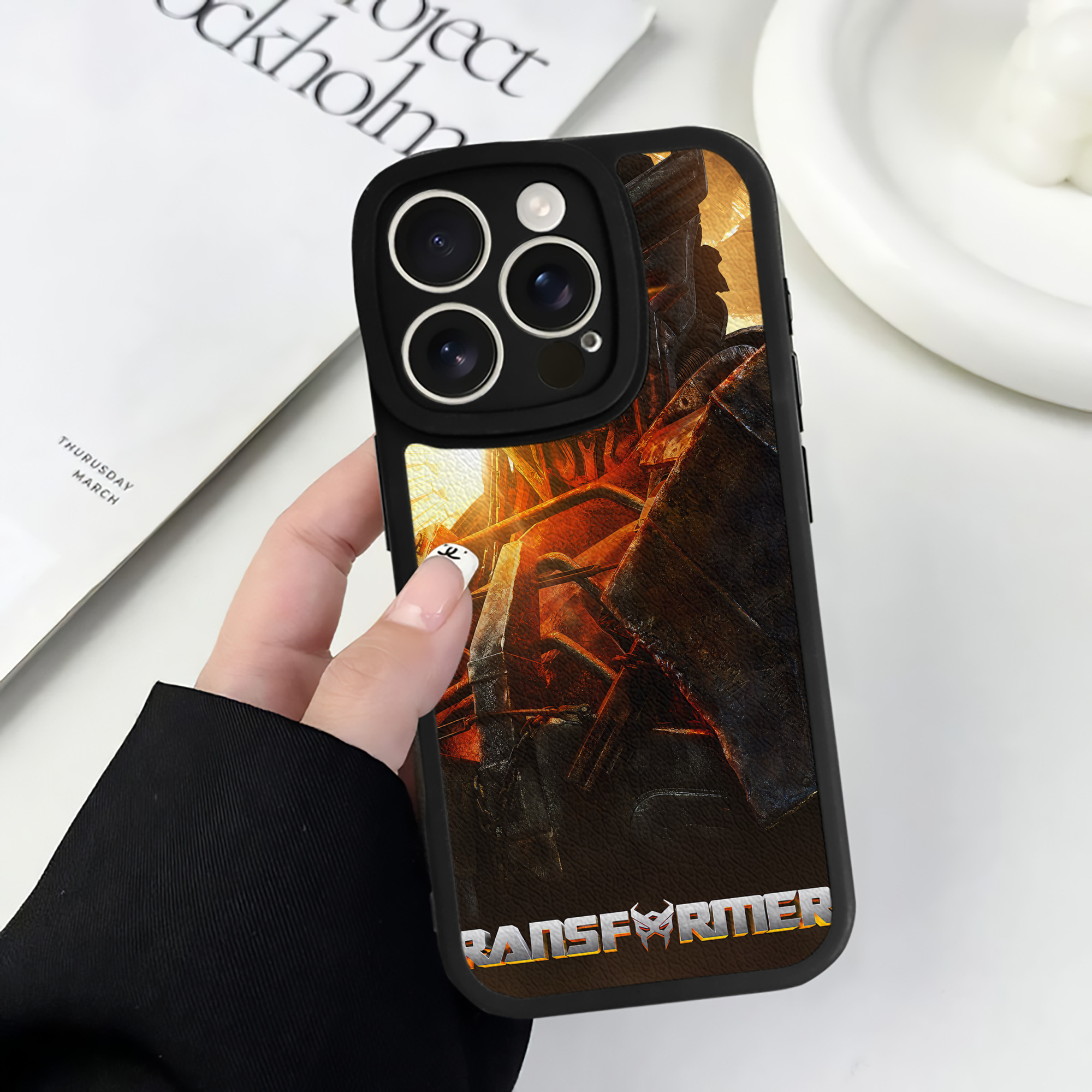 （画像用） Transformers トランスフォーマー 【iPhone 16シリーズ対応】シリコンスマホケース（レザー調） 材質：シリコン